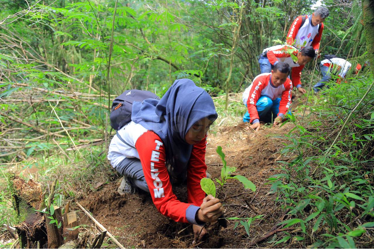 Rayakan HUT Ke-17, Sekar...