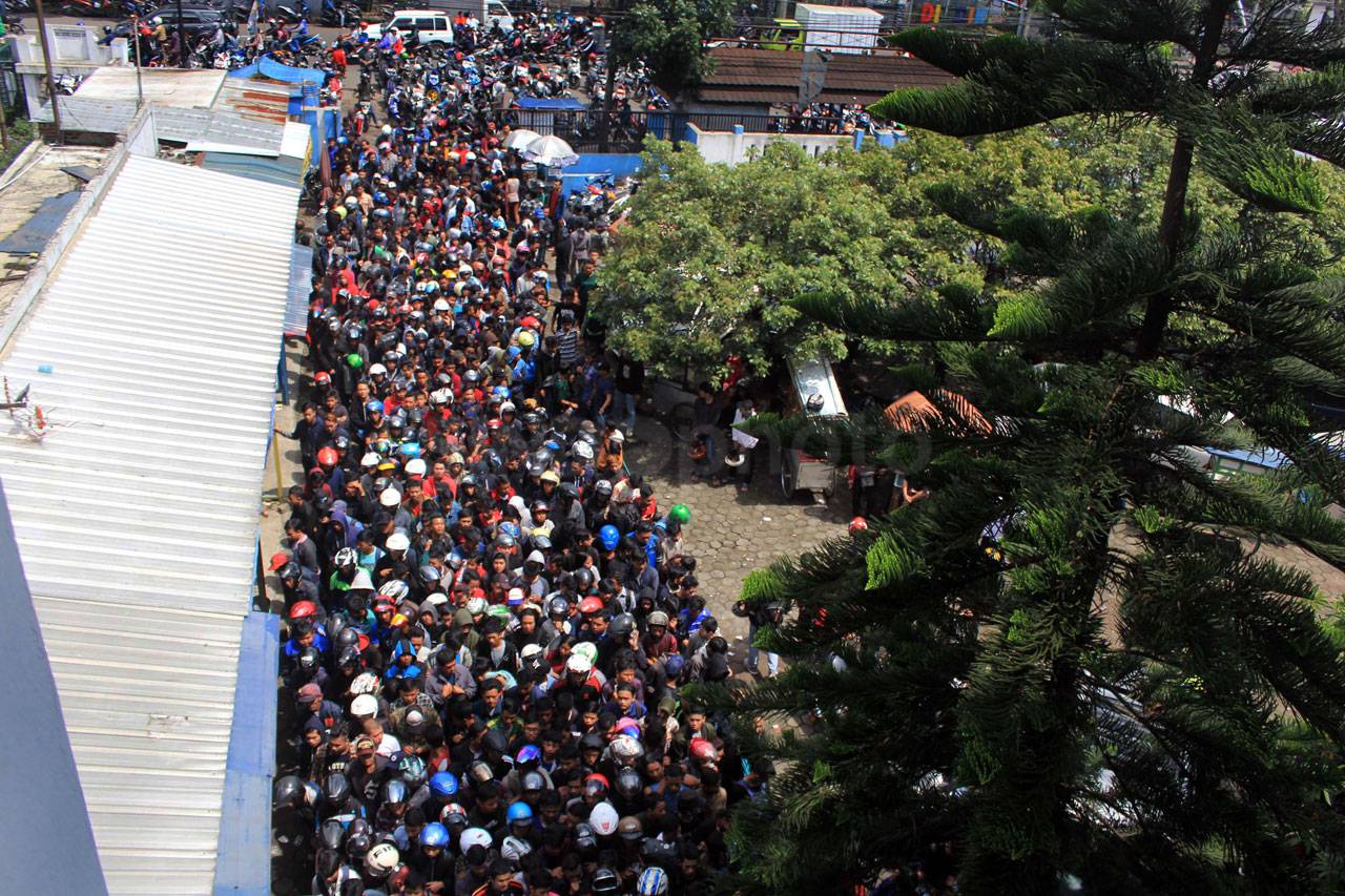 Ratusan Bobotoh Rela...