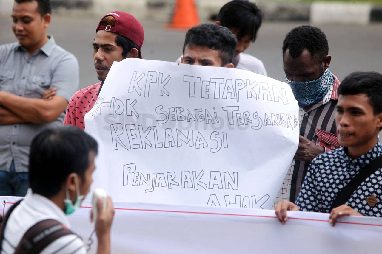 Mahasiswa Bergerak Desak...
