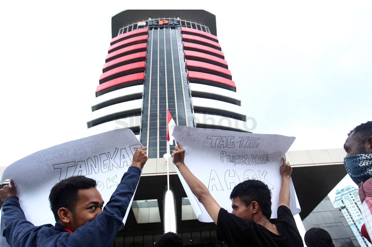 Mahasiswa Bergerak Desak...