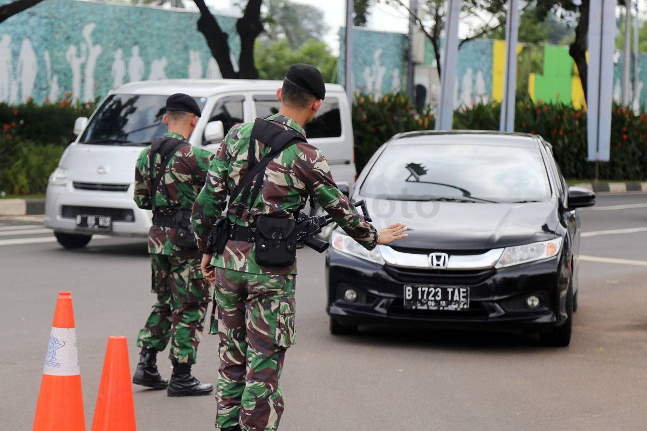 TNI Bantu Pengamanan...