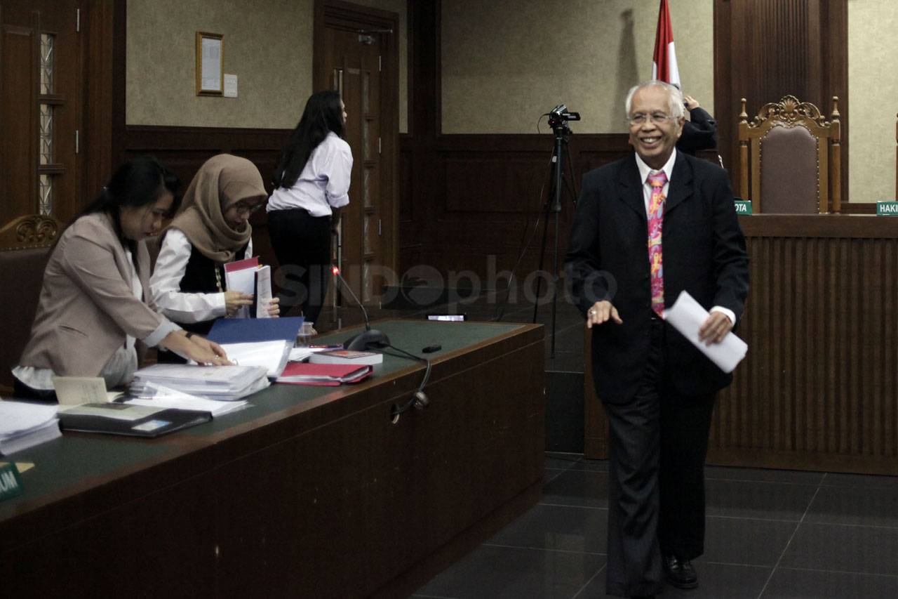 OC Kaligis Jalani Sidang...