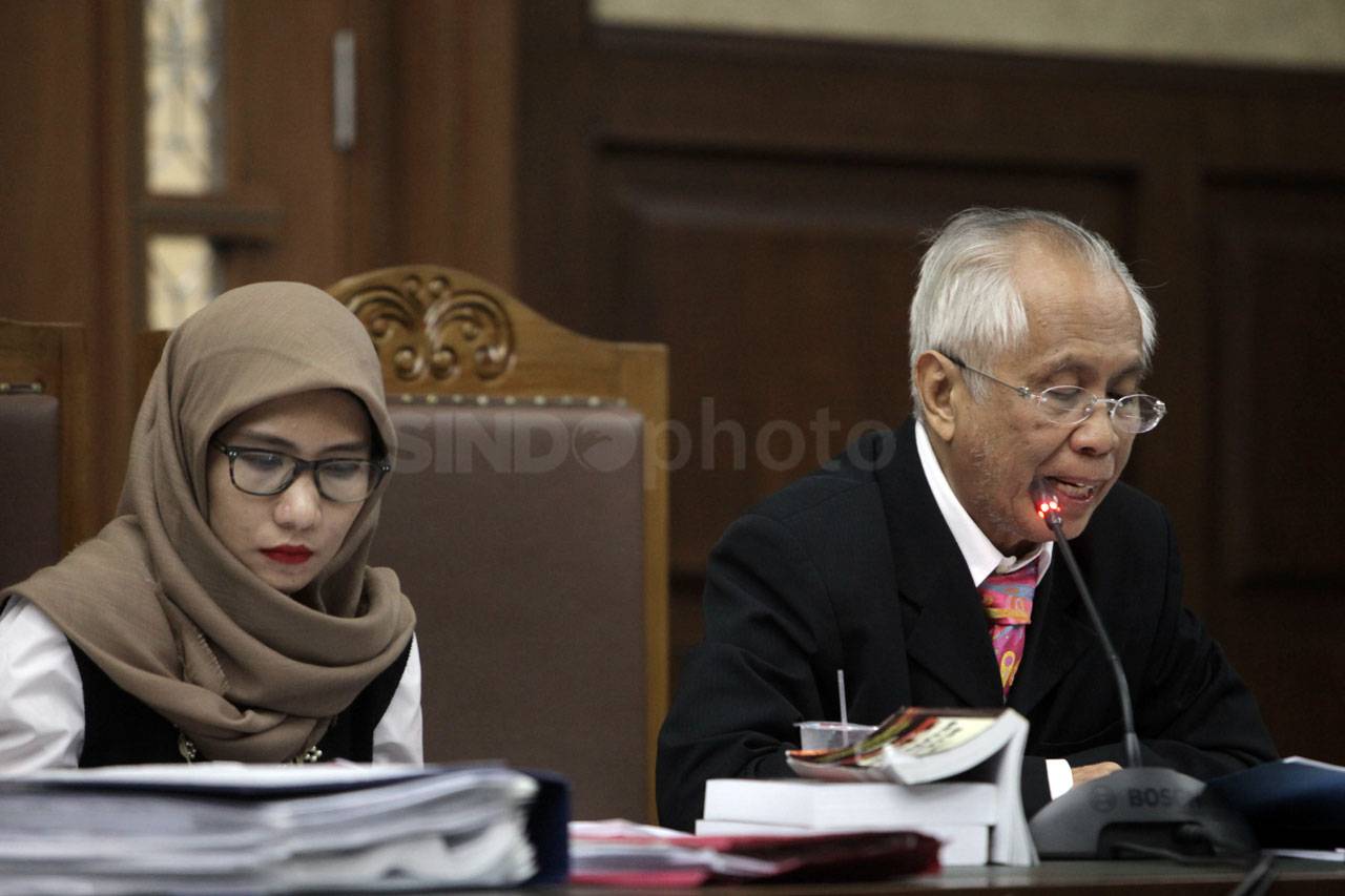 OC Kaligis Jalani Sidang...