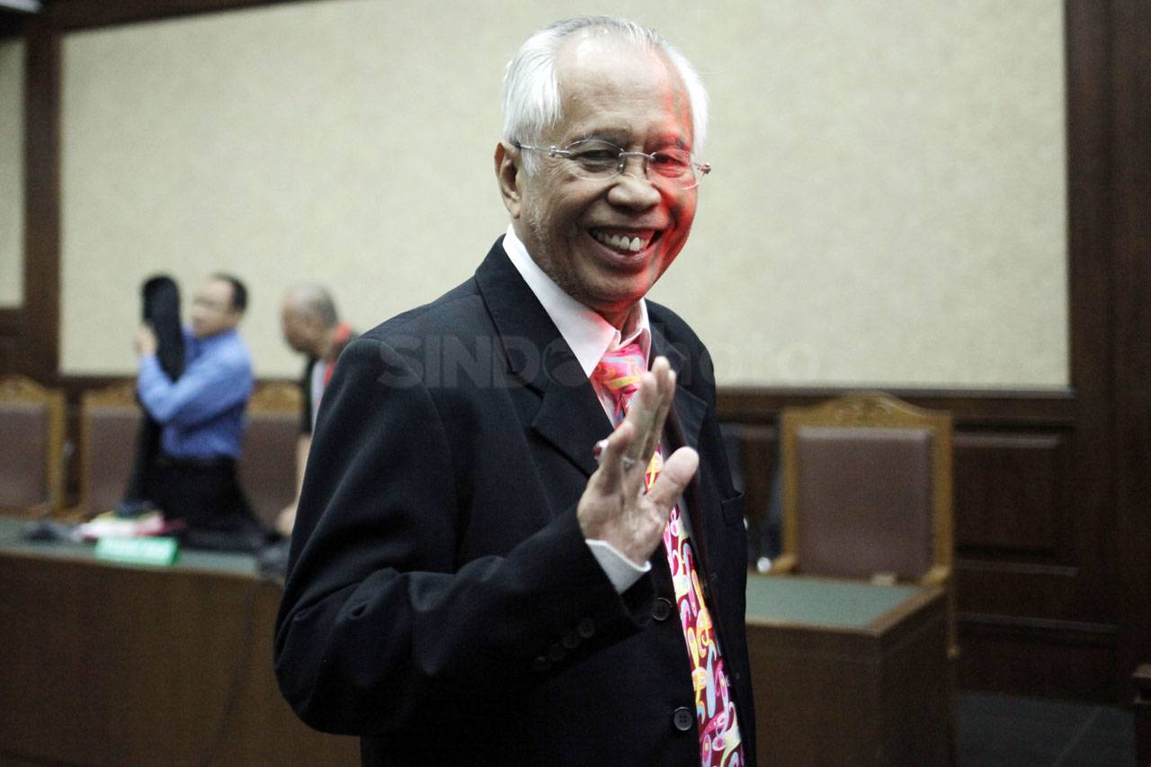 OC Kaligis Jalani Sidang...