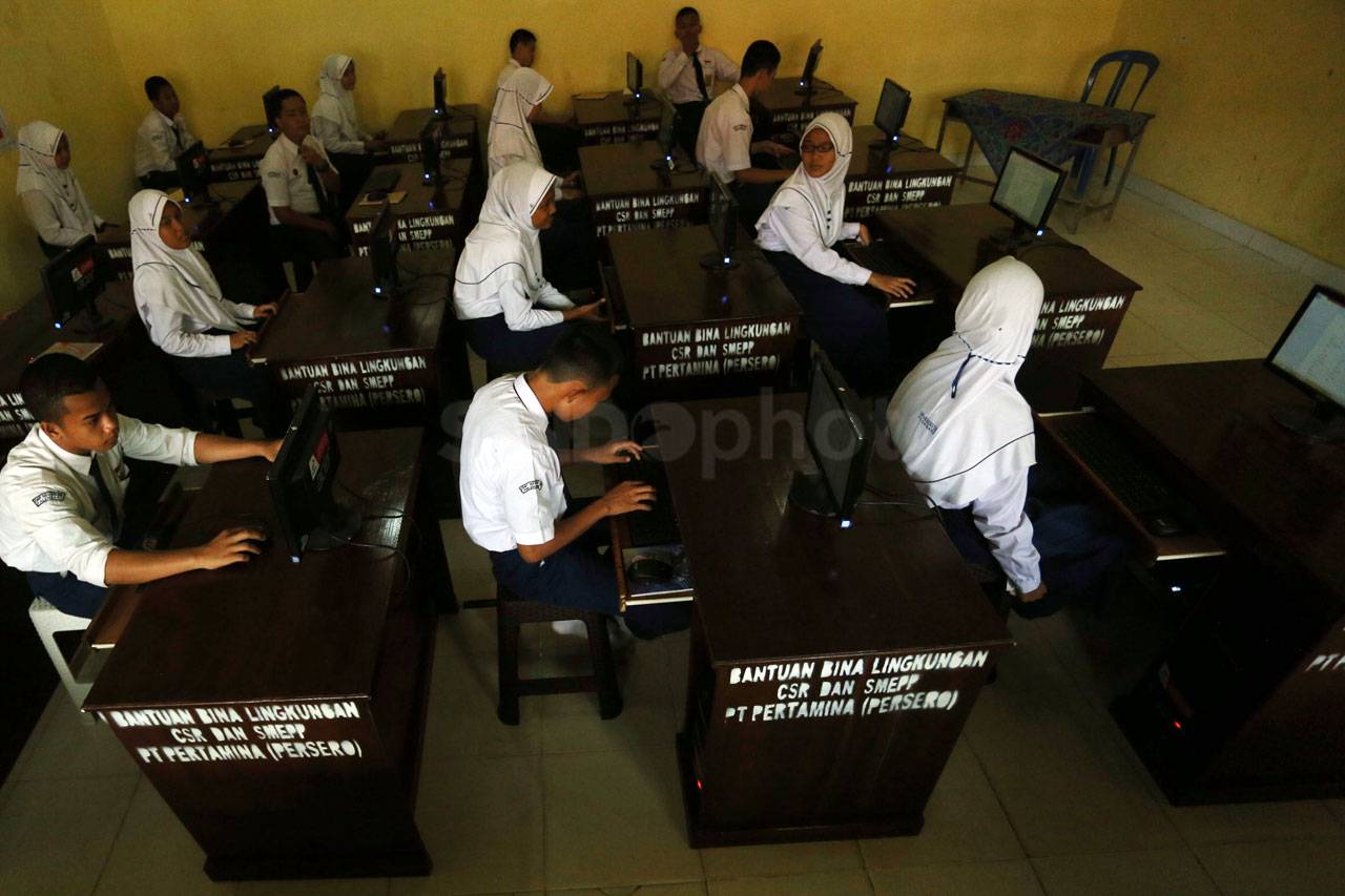 Pertamina Serahkan Bantuan...