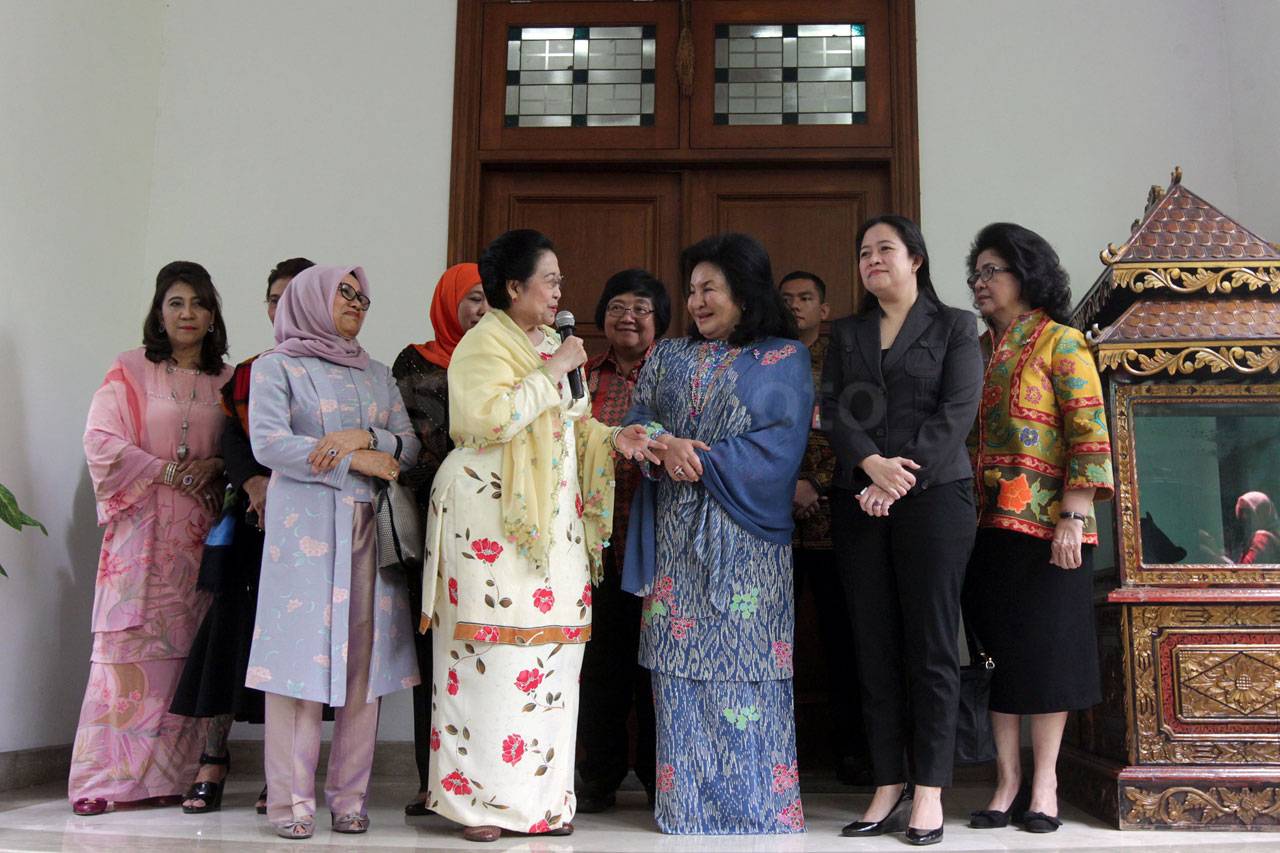 Megawati Terima Kunjungan...
