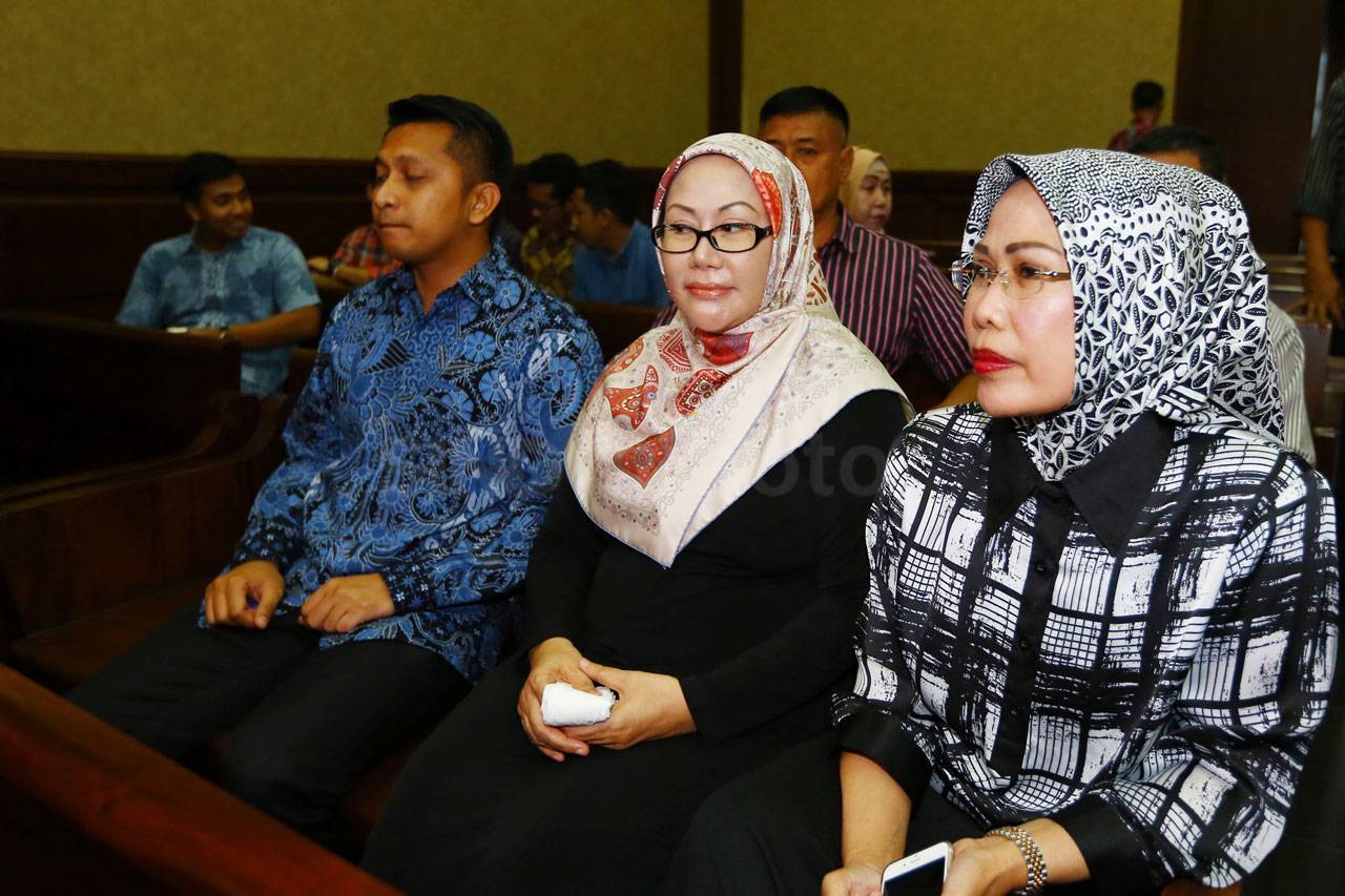 Ratu Atut Jalani Sidang...