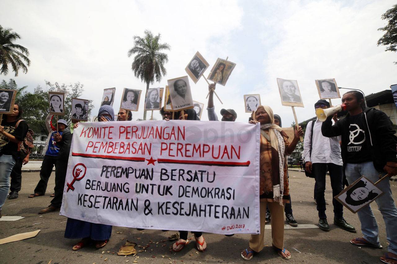 Peringati Hari Perempuan...