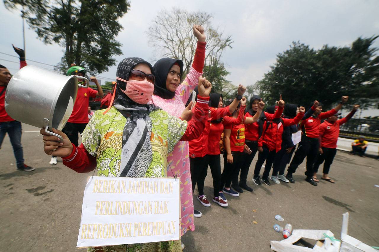 Peringati Hari Perempuan...