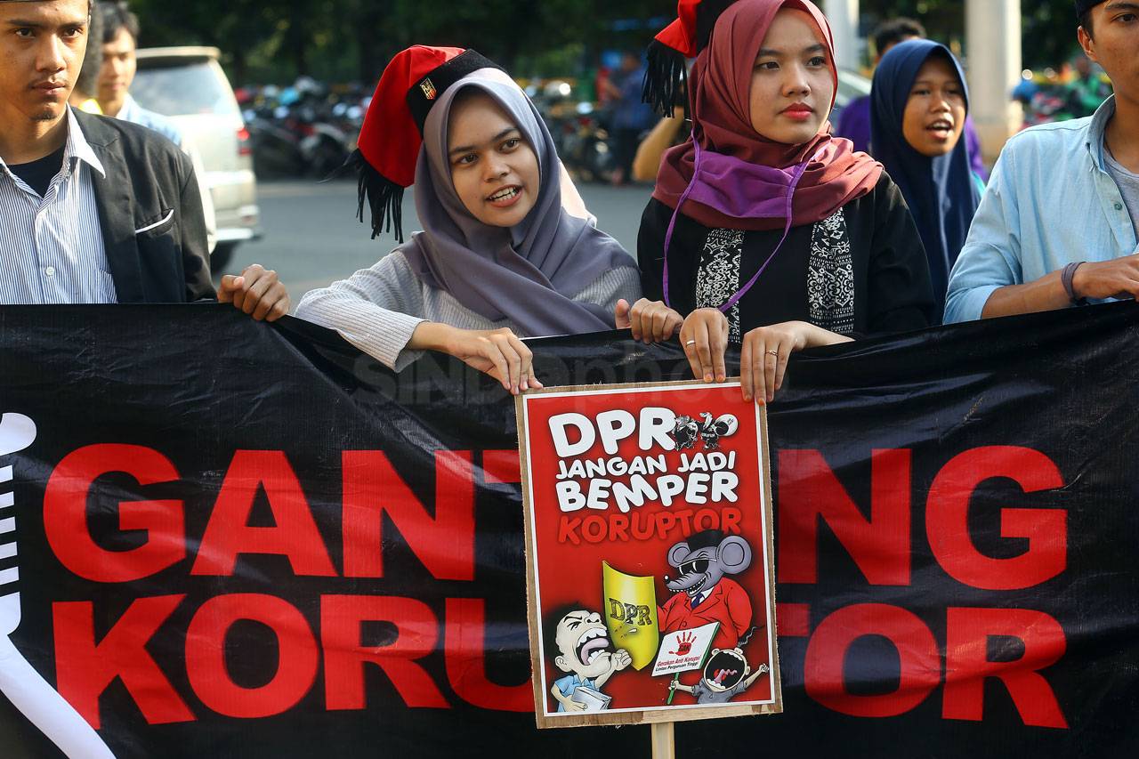 Mahasiswa Desak KPK...