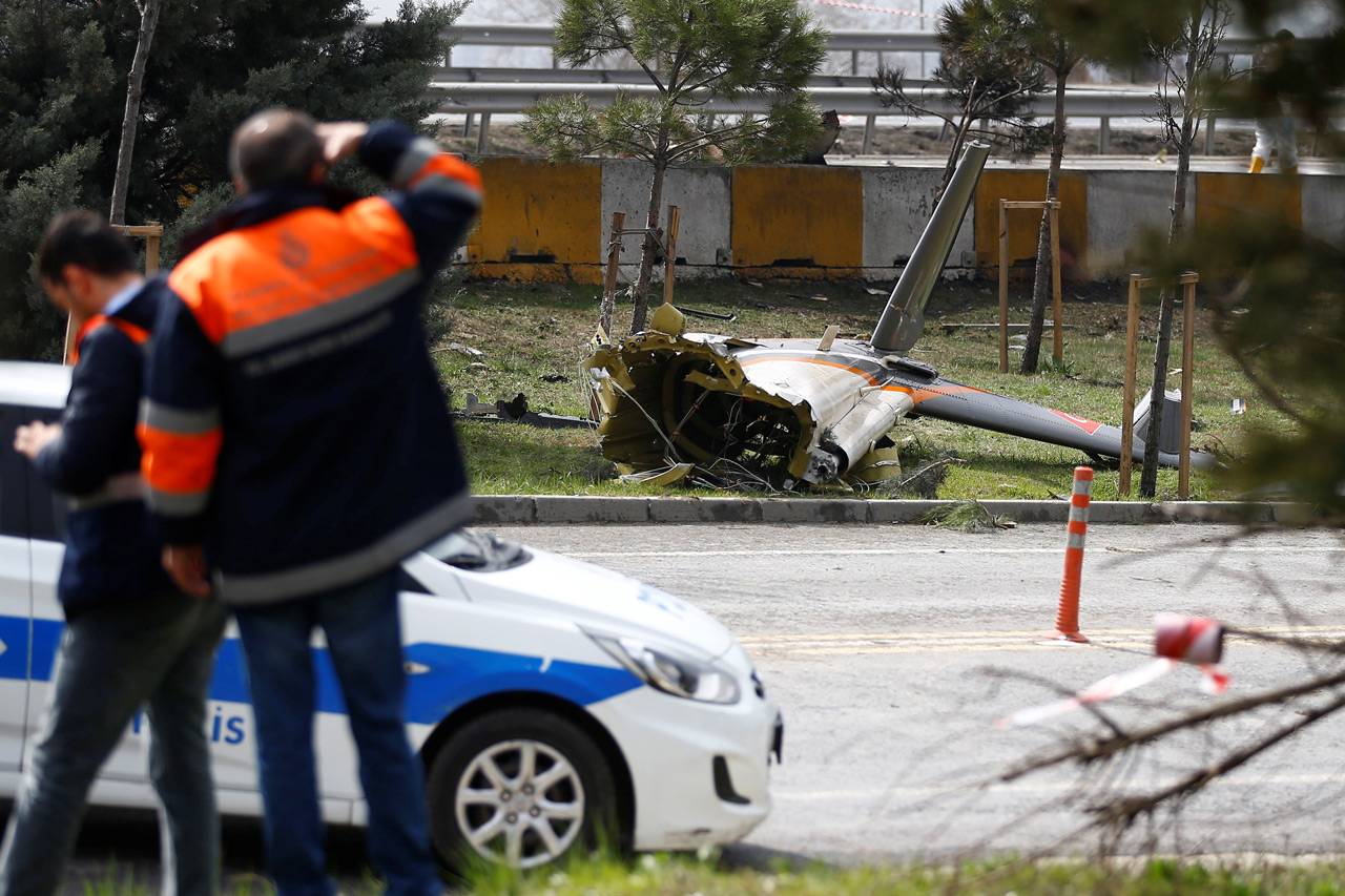 Helikopter Tabrak Menara...