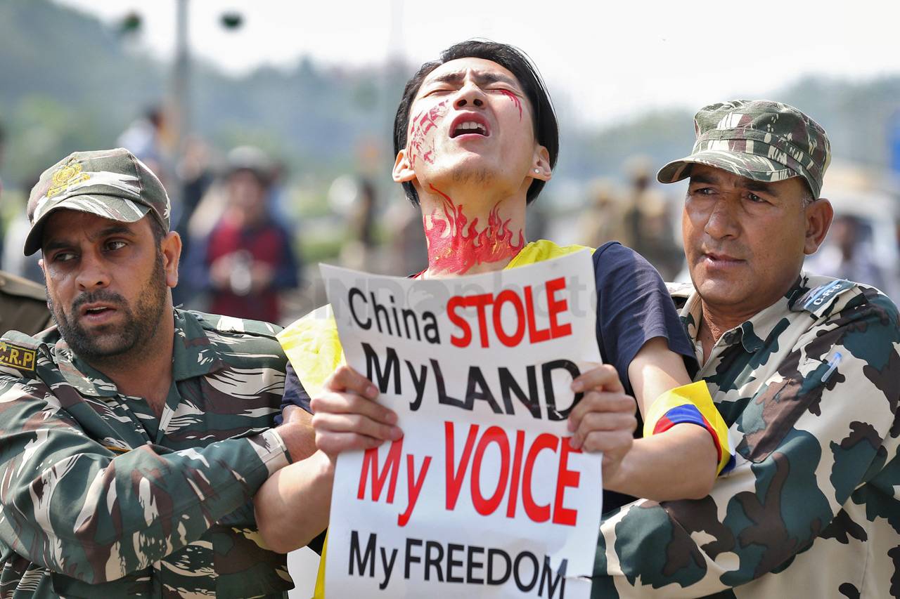 Protes di Kedutaan China,...