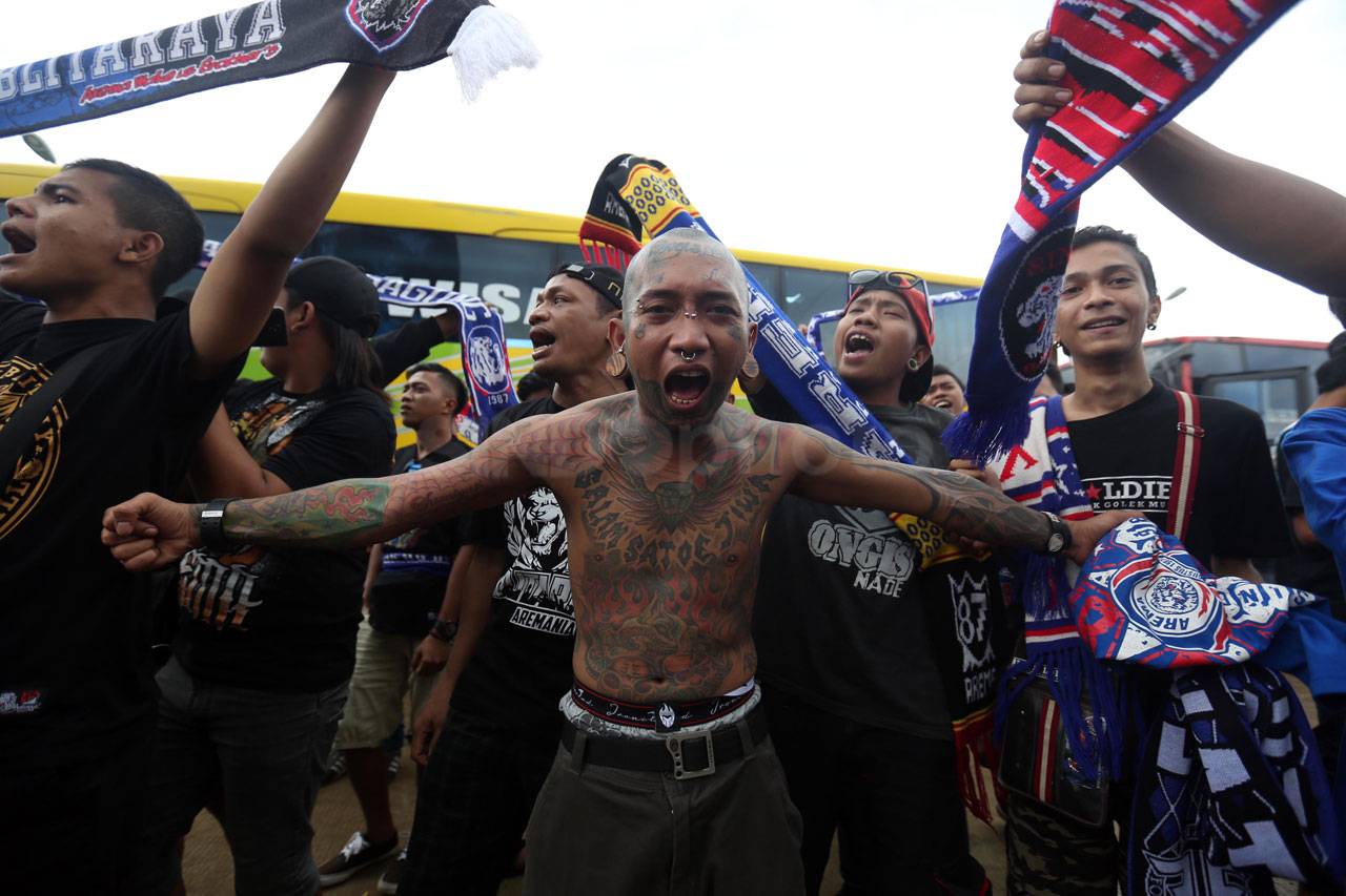 Ribuan Aremania Berdatangan...