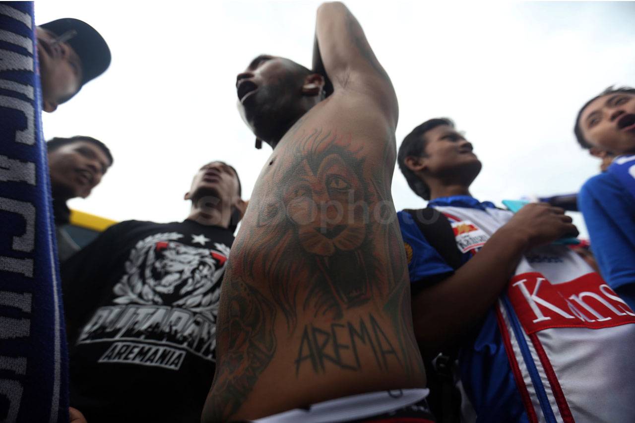 Ribuan Aremania Berdatangan...