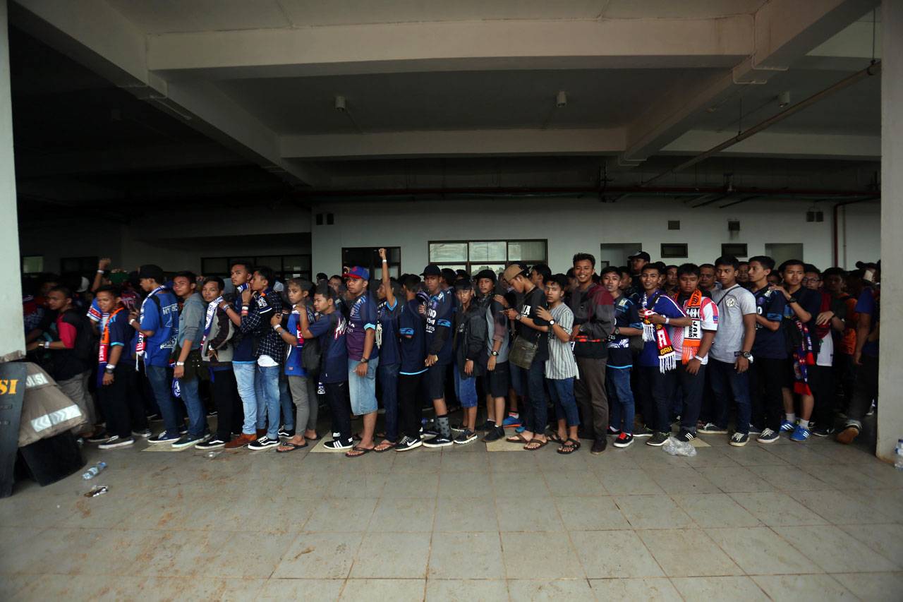 Ribuan Aremania Berdatangan...