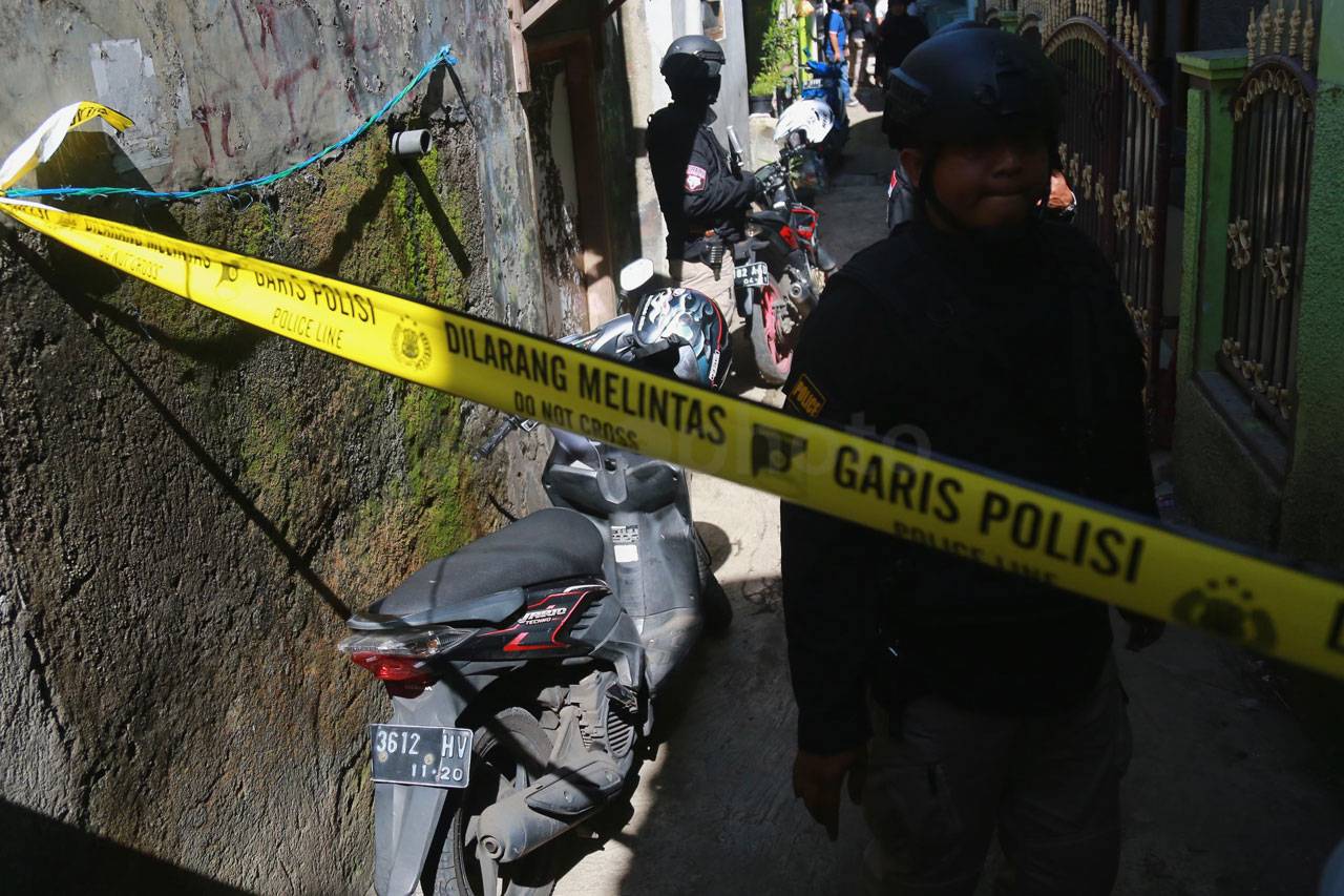Densus 88 Geledah Rumah...