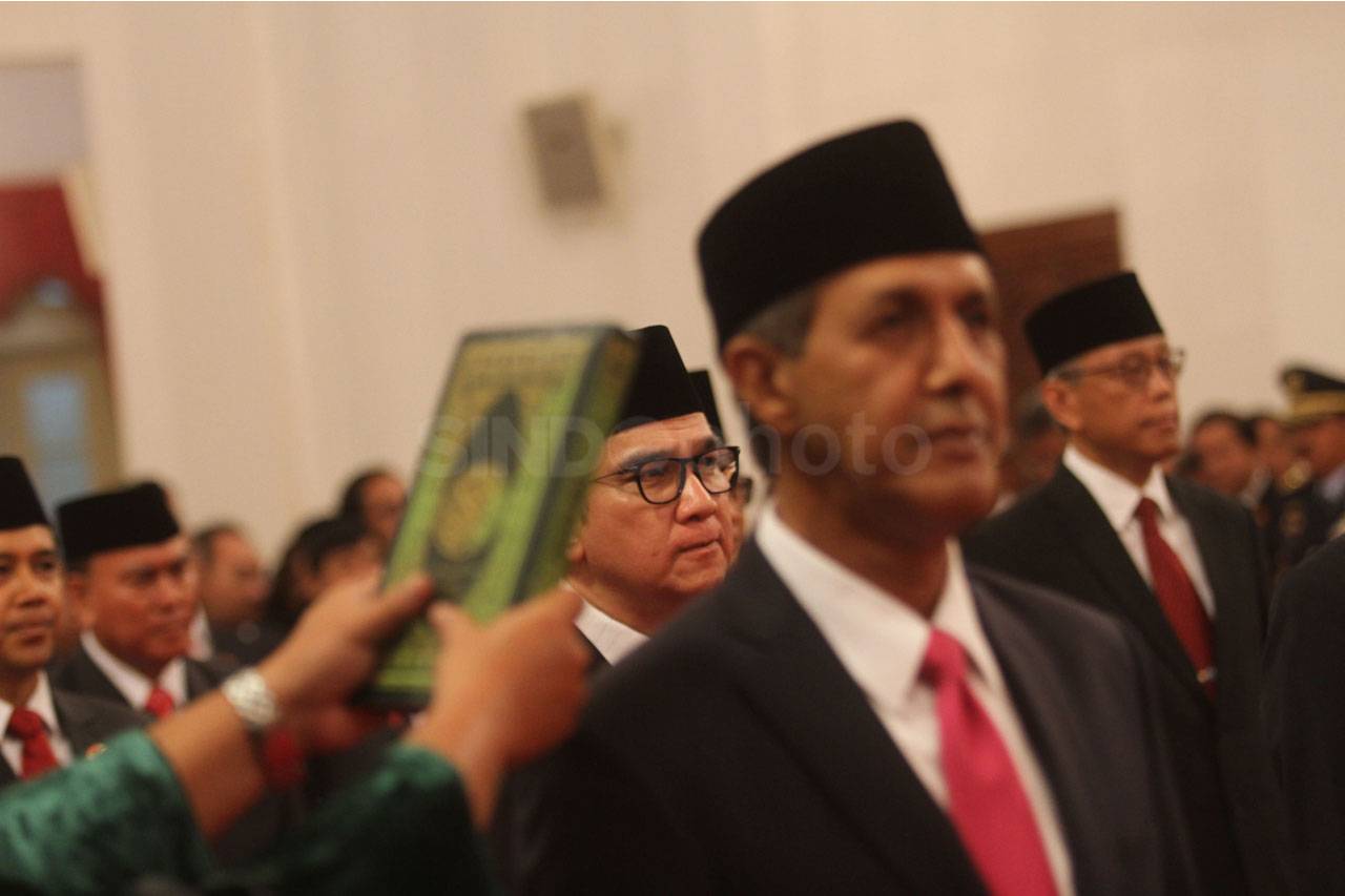 Presiden Jokowi Lantik...