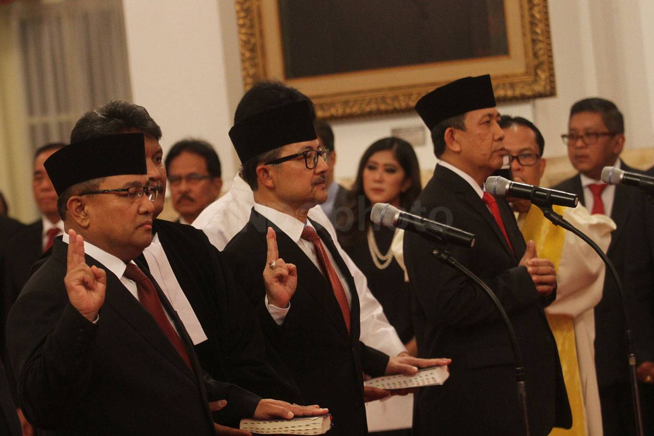 Presiden Jokowi Lantik...