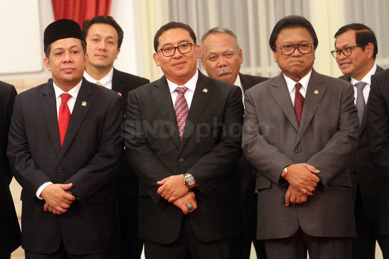 Presiden Jokowi Lantik...