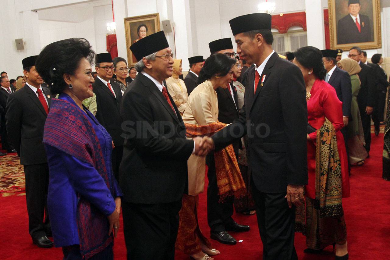 Presiden Jokowi Lantik...