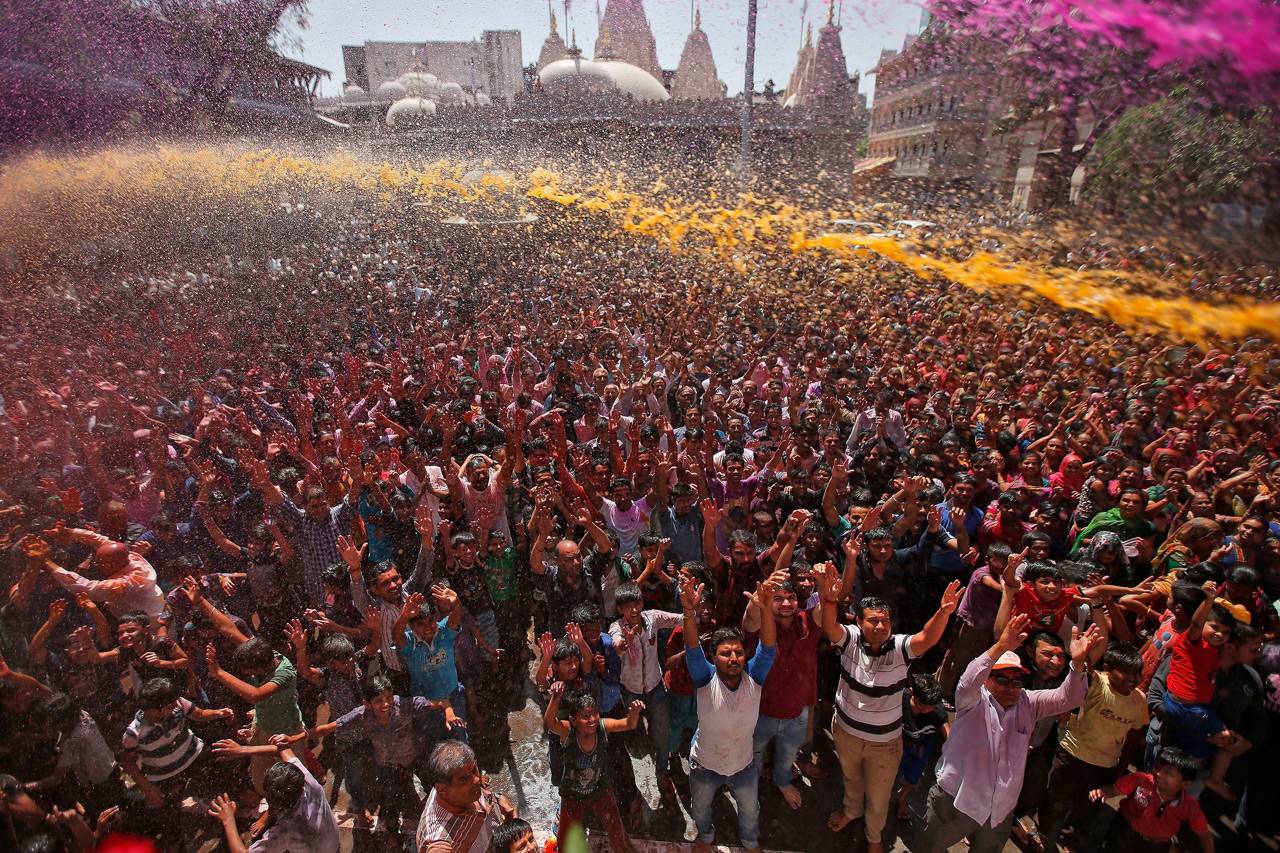 Suka Cita Festival Holi...