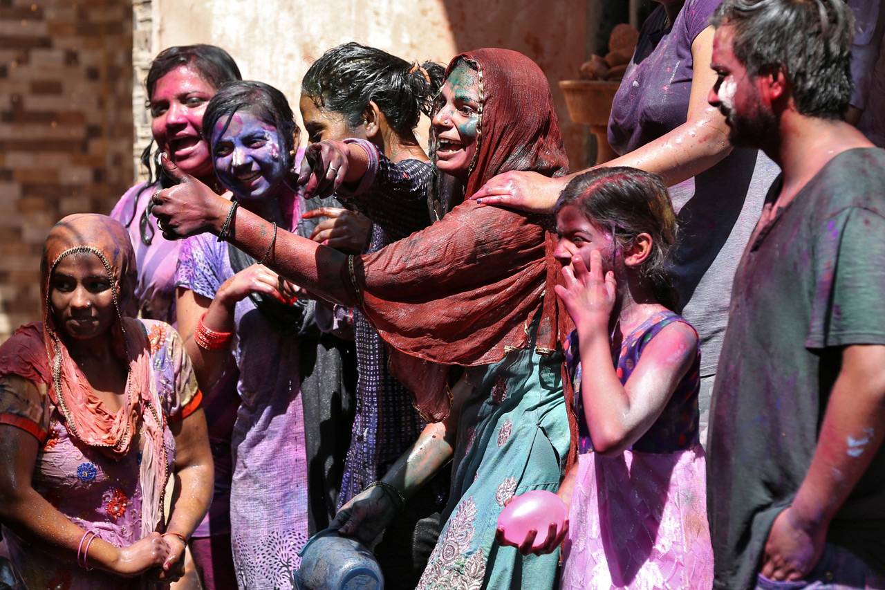 Suka Cita Festival Holi...