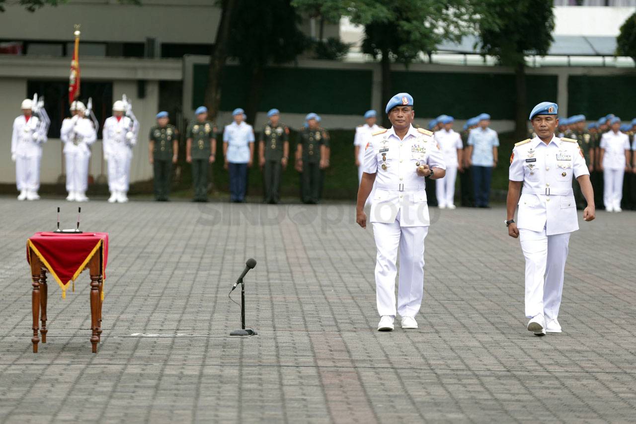 Brigjen TNI (Mar) Suhartono...