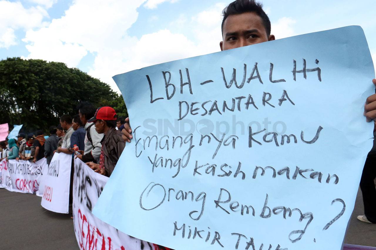 Warga Rembang Gelar...