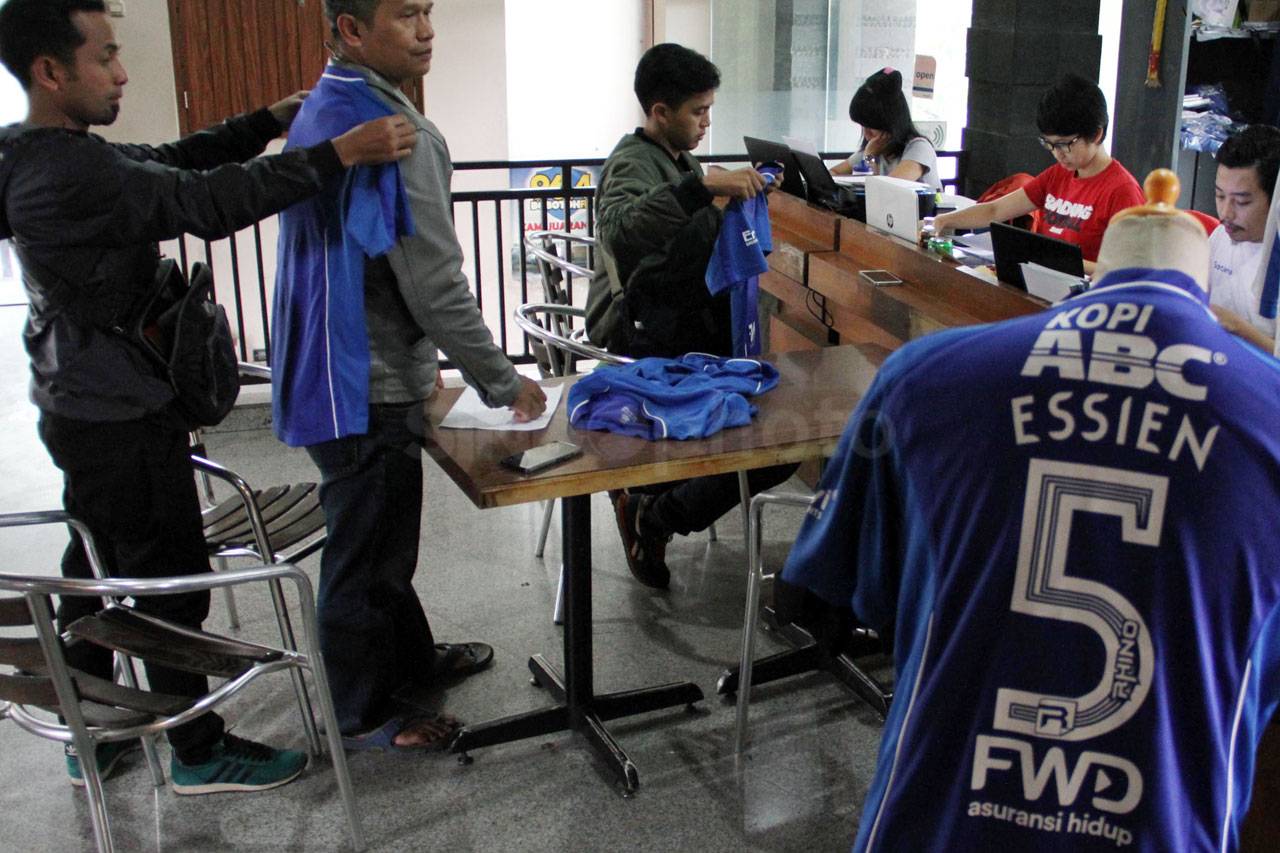 Jersey Essien Mulai...