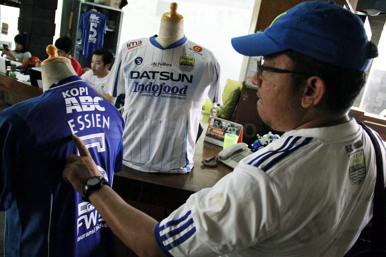 Jersey Essien Mulai...
