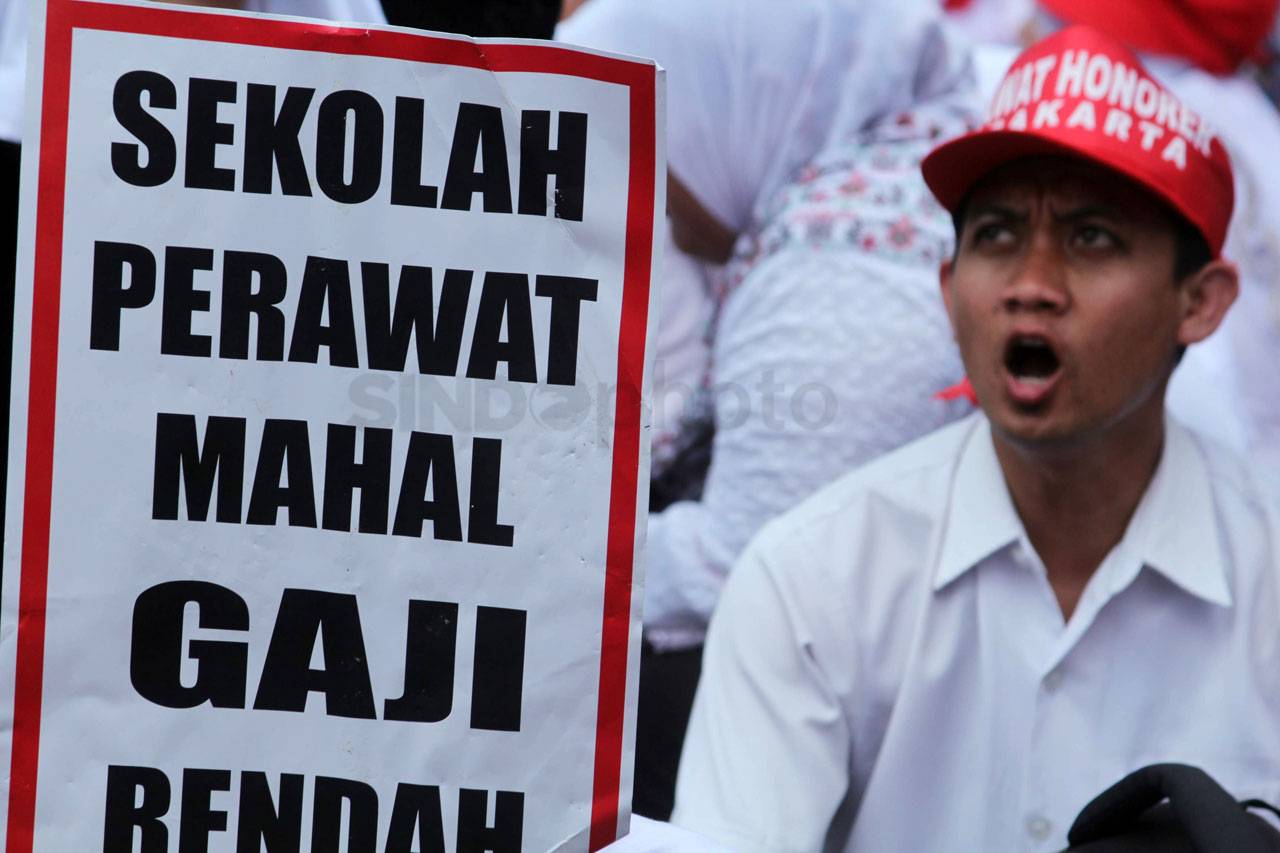Minta Diangkat Jadi...