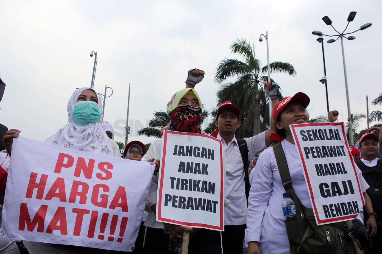 Minta Diangkat Jadi...