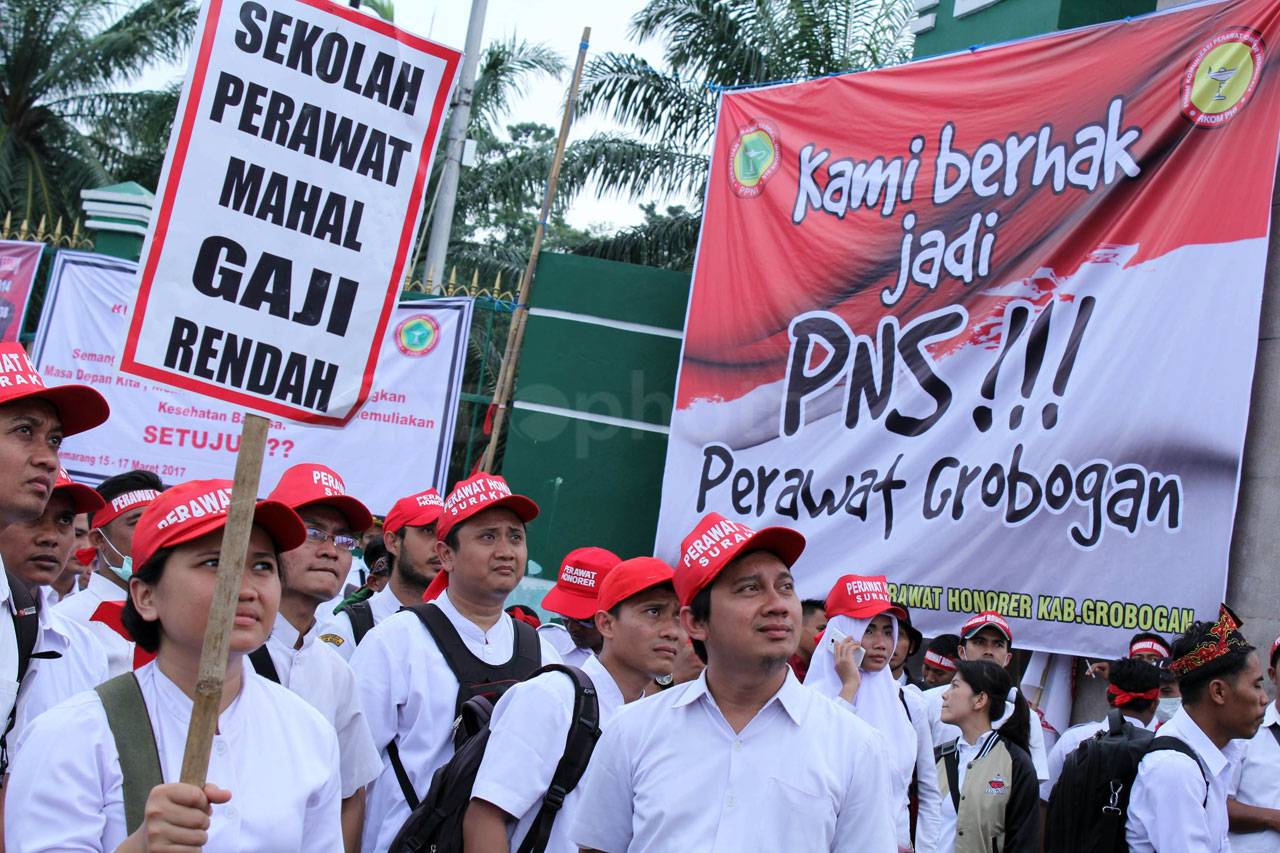 Minta Diangkat Jadi...
