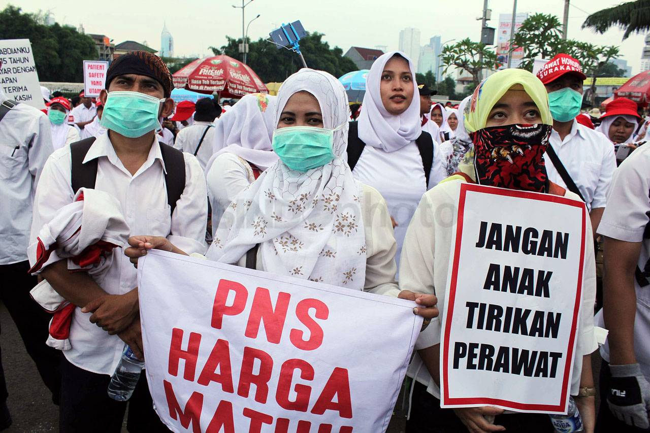 Minta Diangkat Jadi...