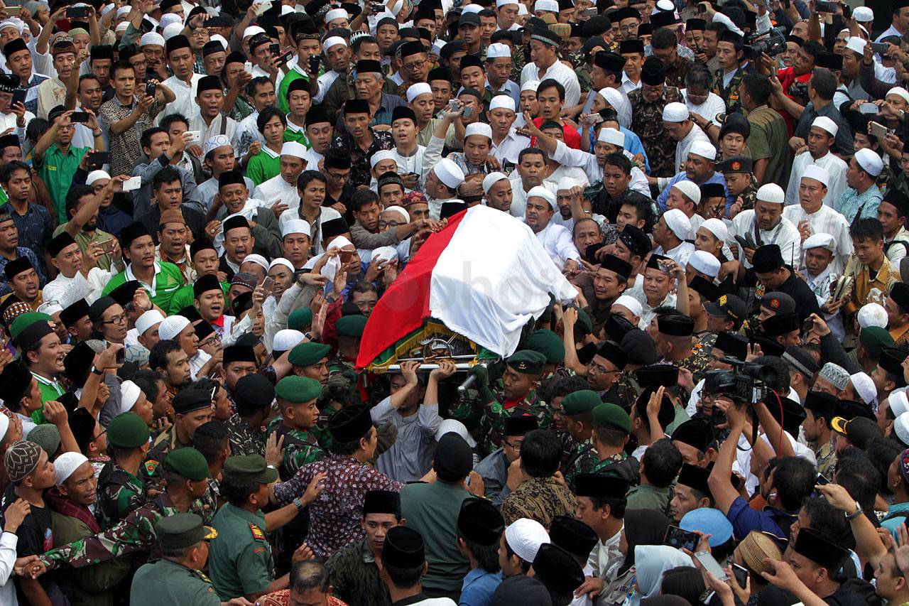 Ribuan Pelayat Hadiri...