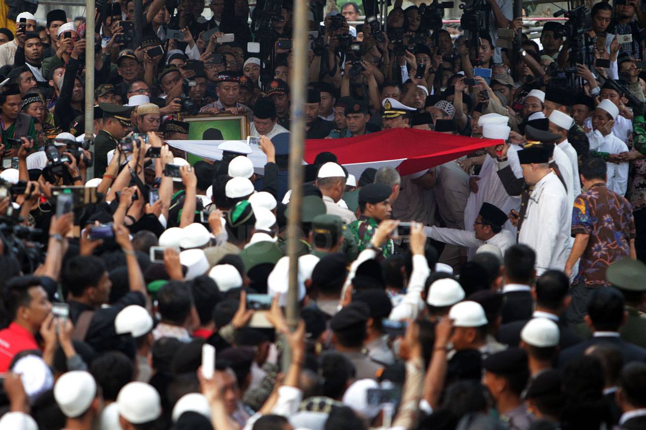 Ribuan Pelayat Hadiri...
