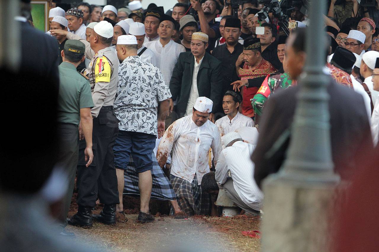 Ribuan Pelayat Hadiri...