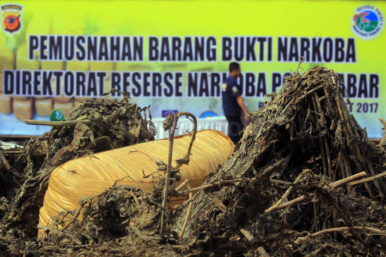 Polda Jabar Musnahkan...