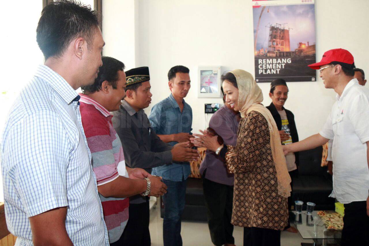 Menteri BUMN Tinjau...