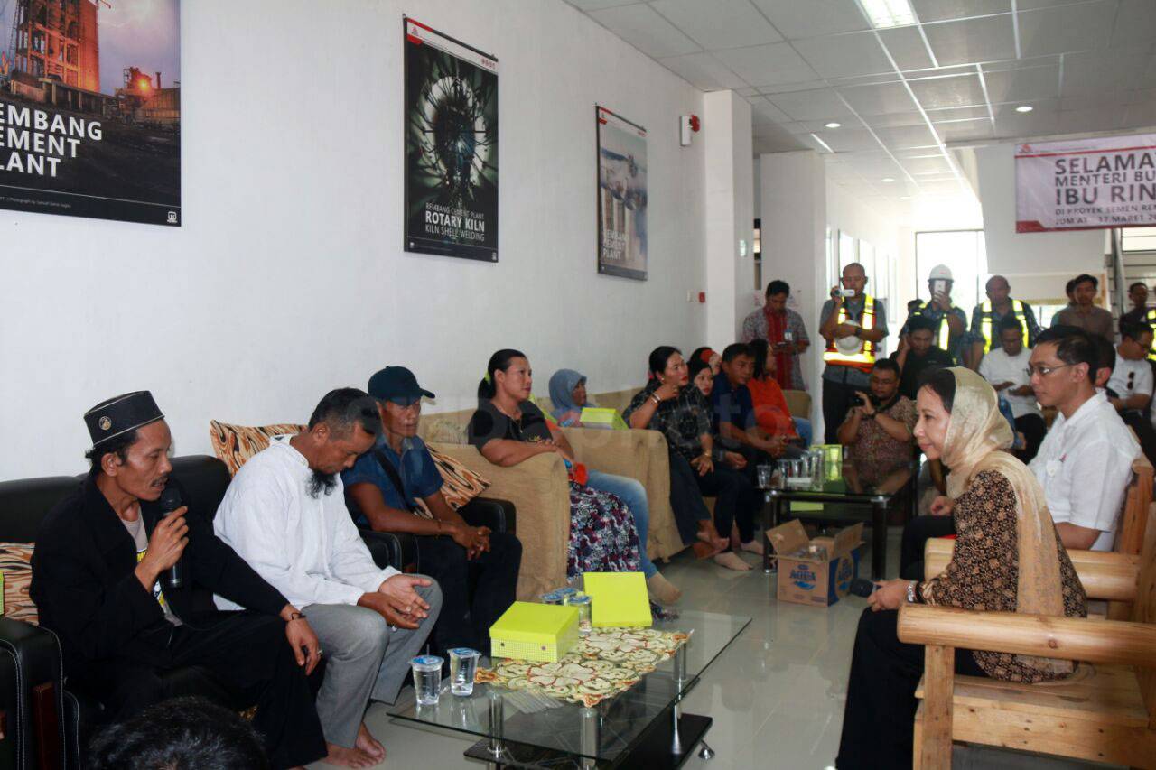 Menteri BUMN Tinjau...