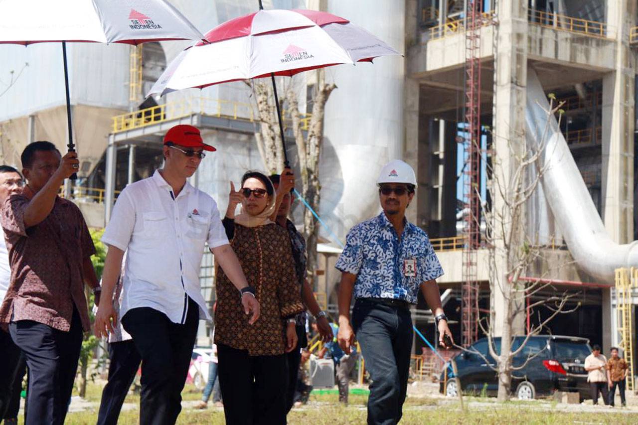 Menteri BUMN Tinjau...