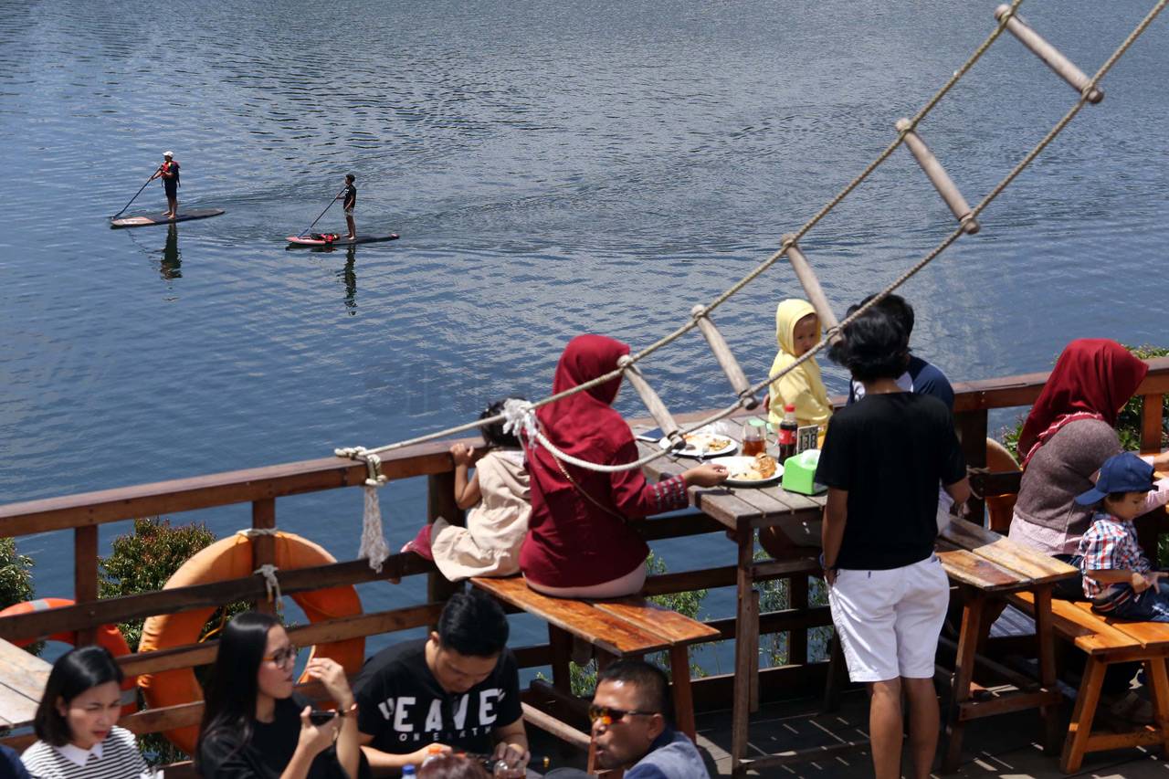 Resto Pinisi di Wisata...
