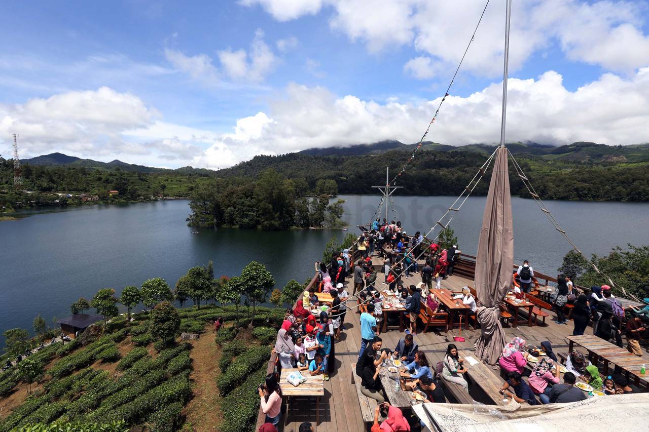 Resto Pinisi di Wisata...