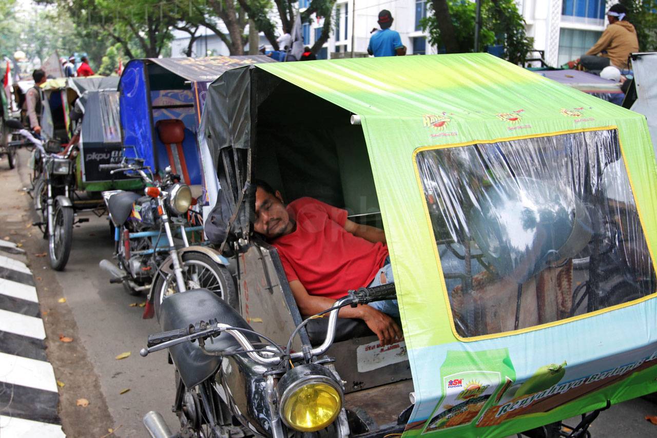 Ribuan Tukang Becak...