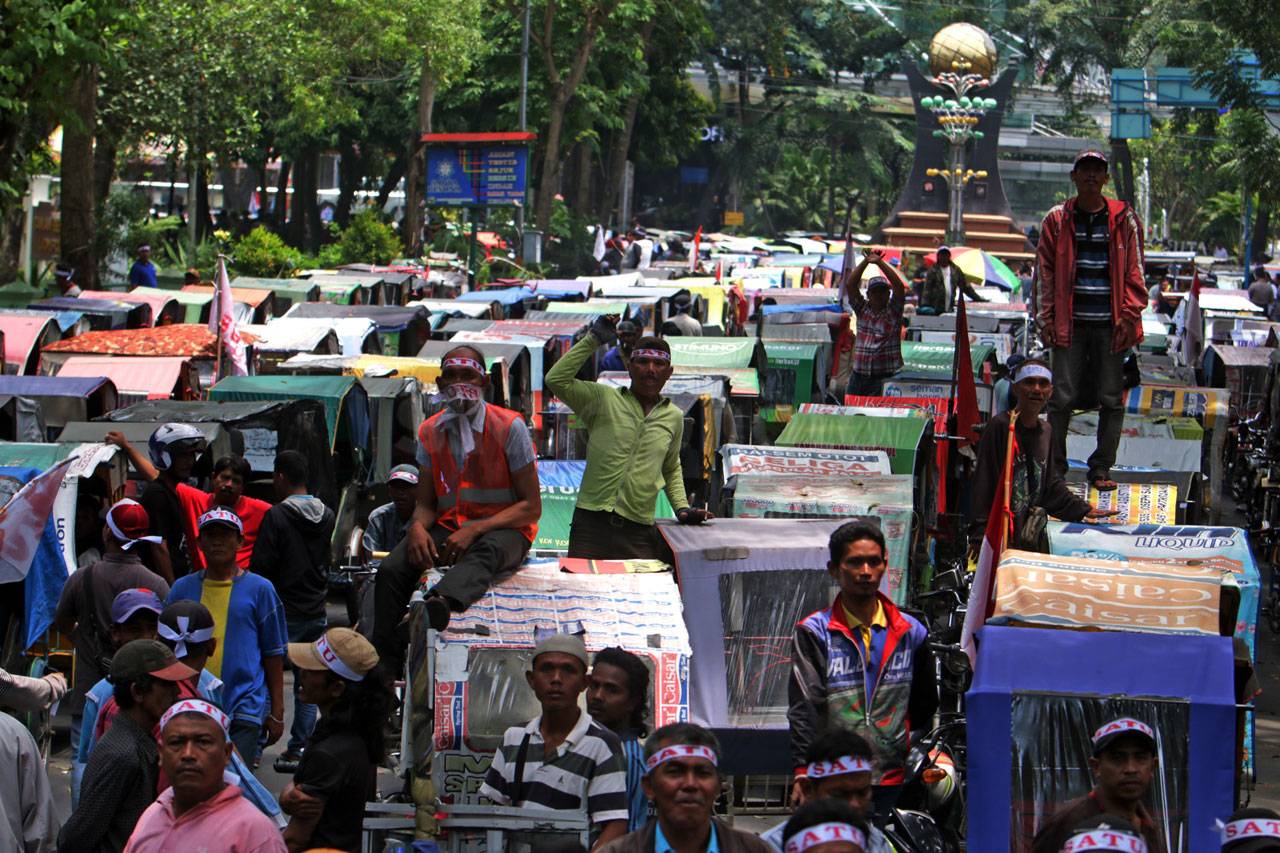 Ribuan Tukang Becak...