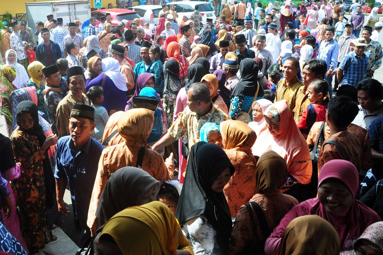 Berangkatkan 1.046 Jamaah...