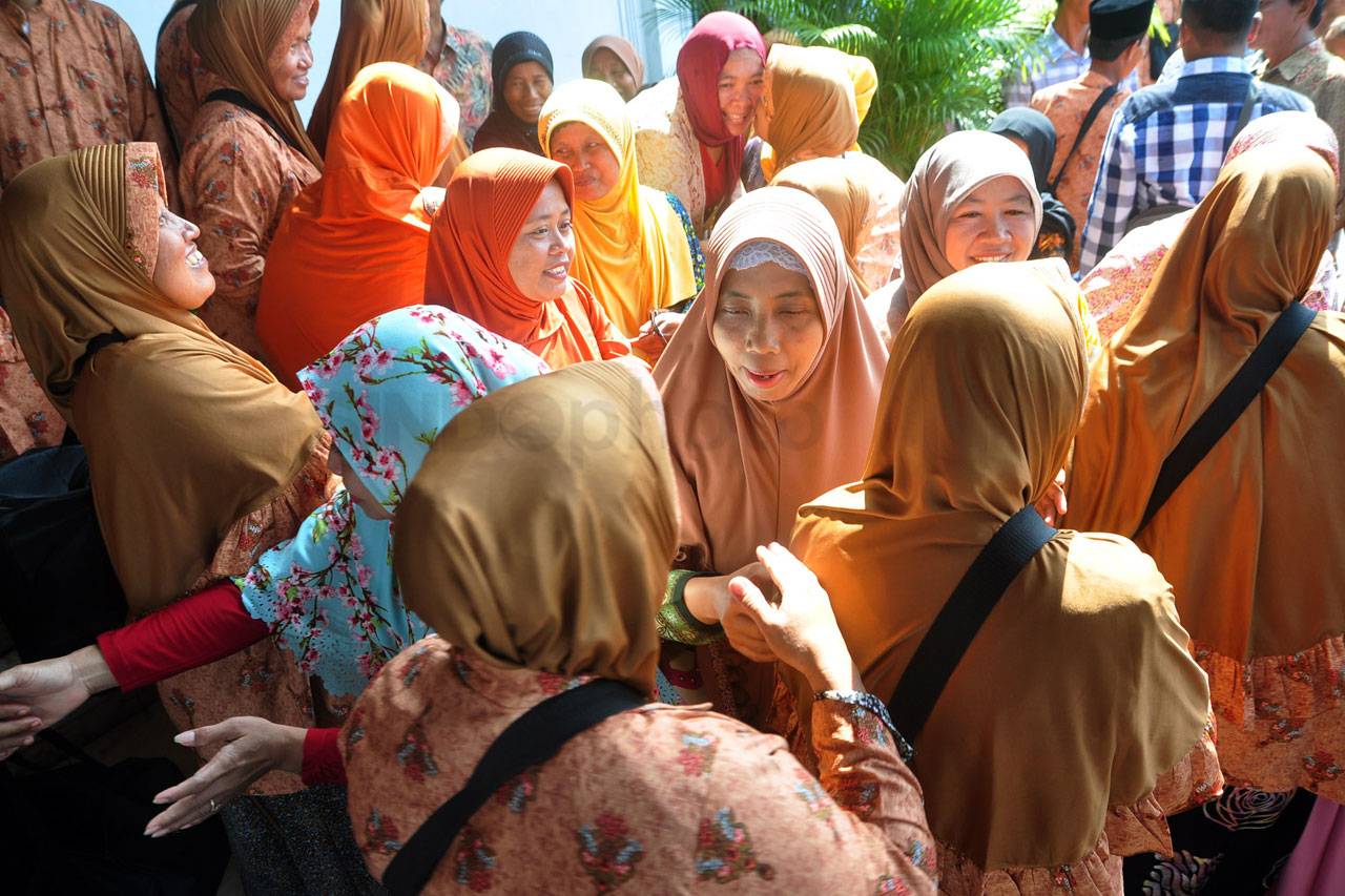Berangkatkan 1.046 Jamaah...