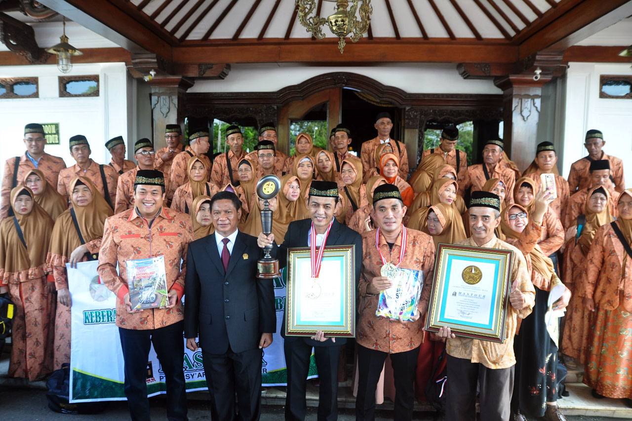 Berangkatkan 1.046 Jamaah...