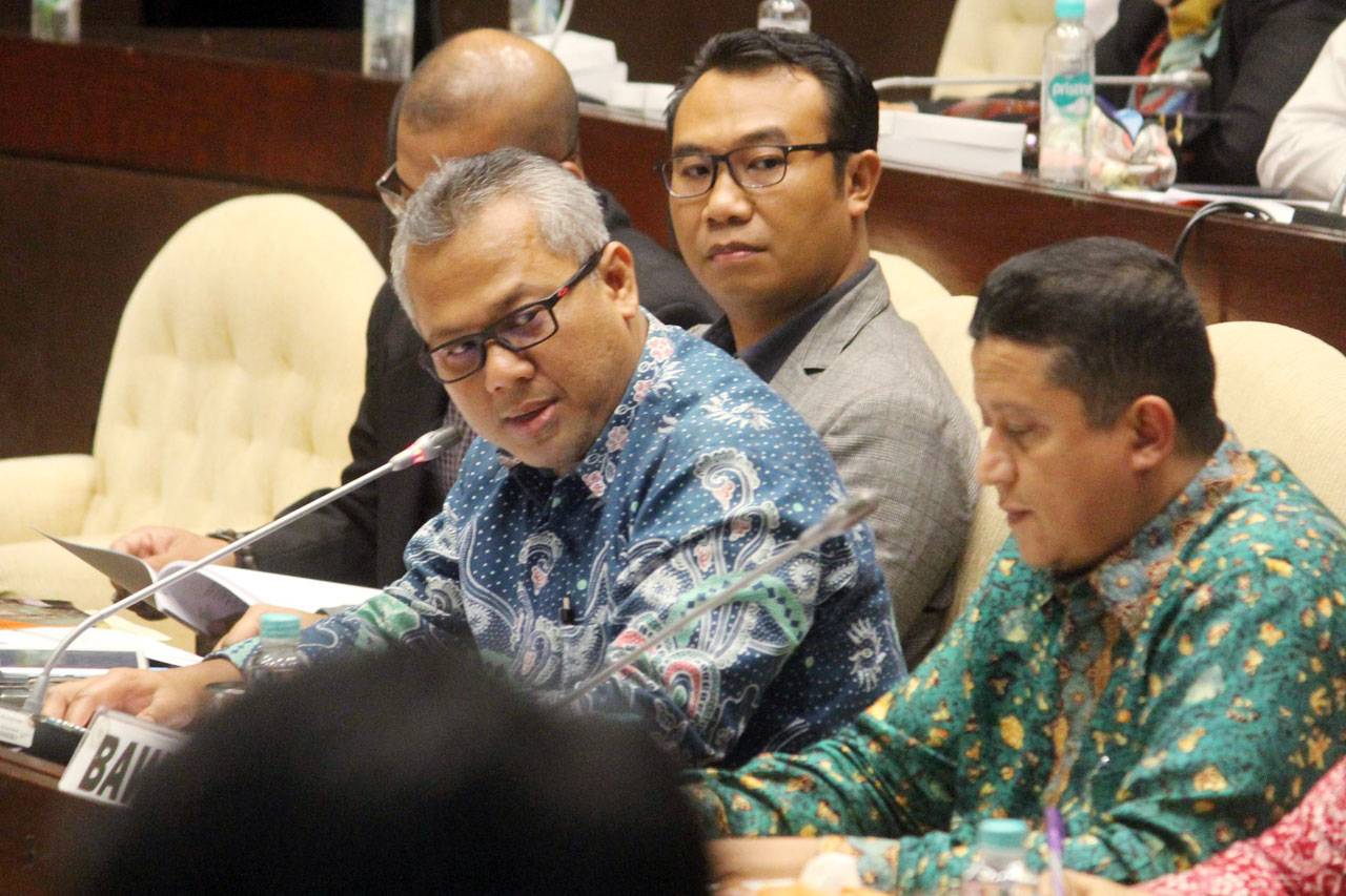 Komisi II Raker dengan...