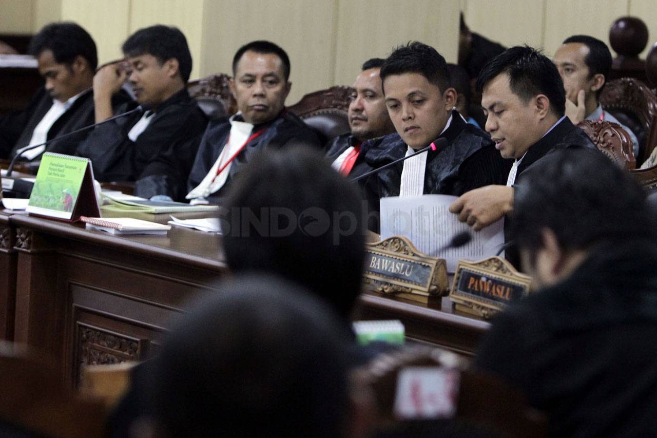 MK Gelar Sidang Sengketa...